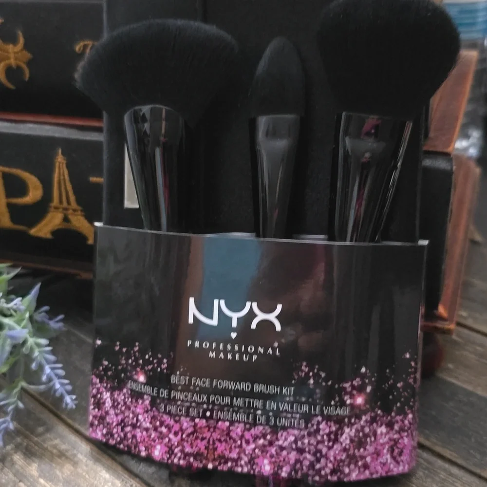 NYX PROFECIONAL MAKEUP BRUSH KIT